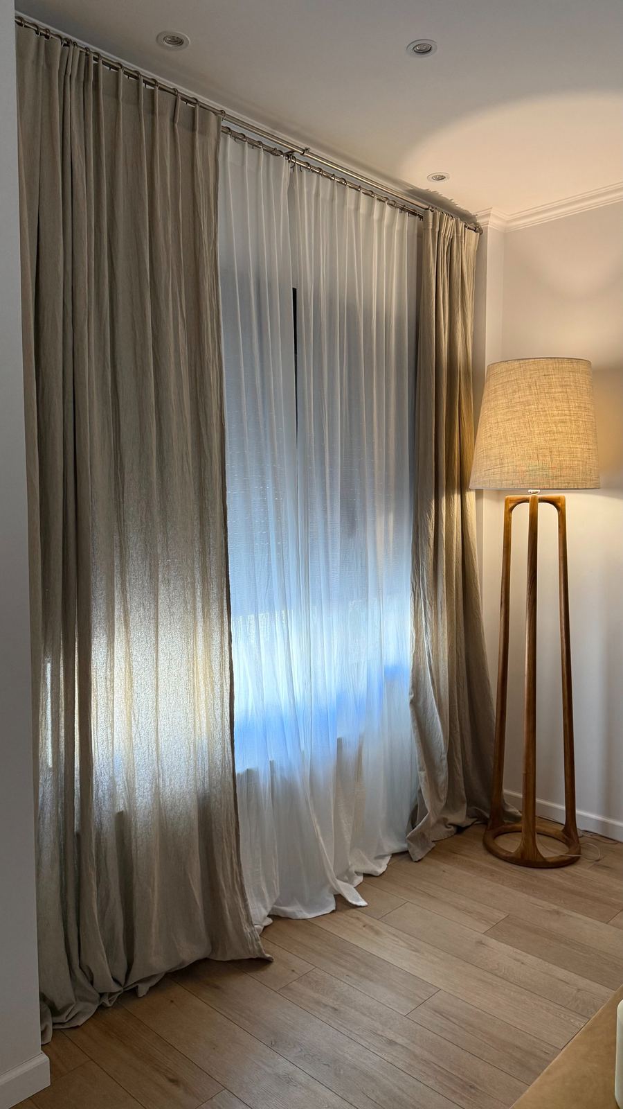 Cortinas de lino a medida en un ambiente luminoso